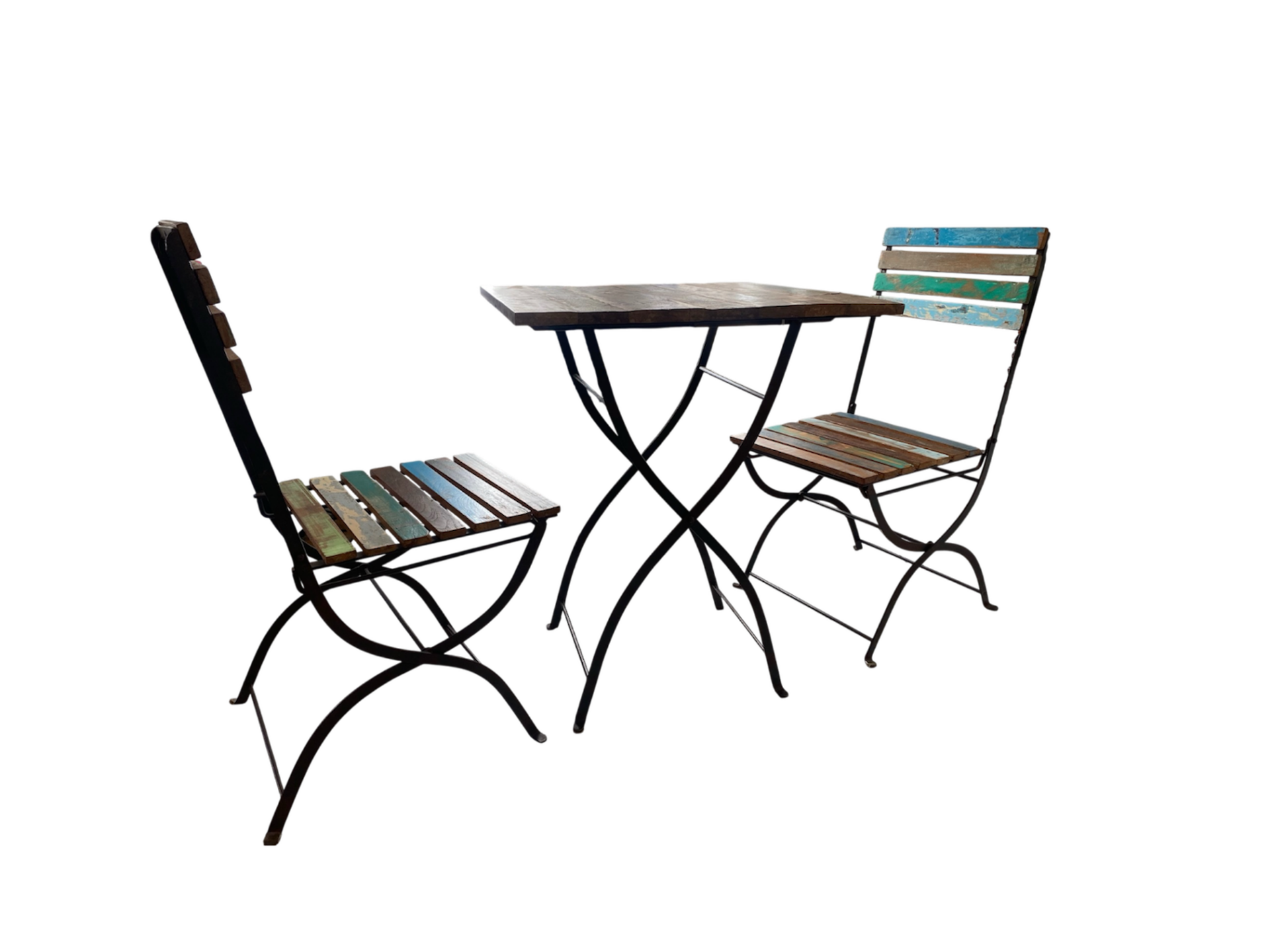 Table de bistrot Maisons du Monde et ses 2 chaises pliantes