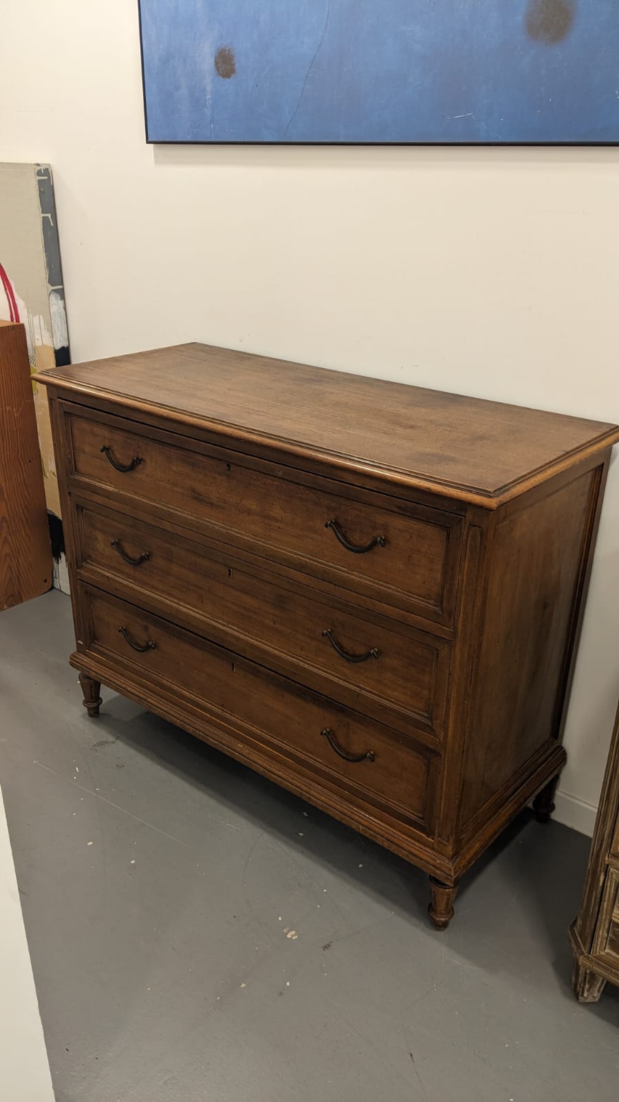 Commode de style Louis XVI en bois massif – Image 3