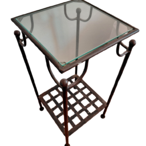2 tables de chevet en verre et en fer forgé