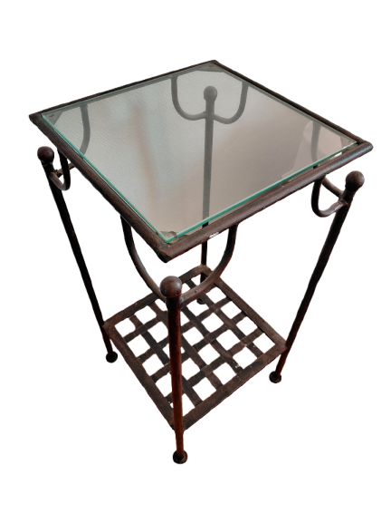 2 tables de chevet en verre et en fer forgé