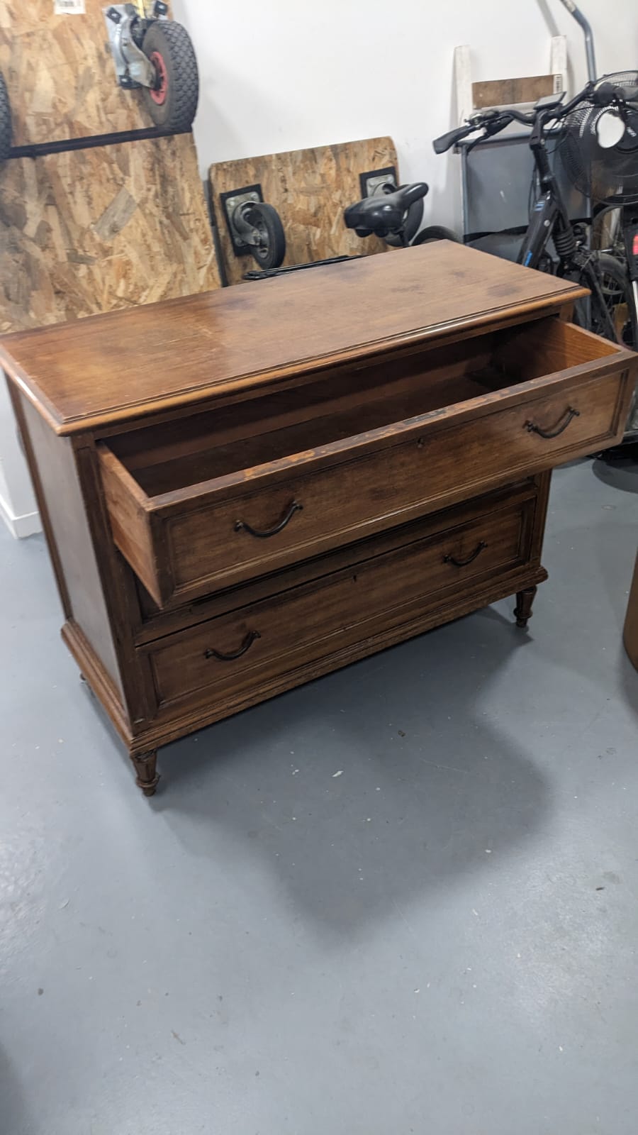 Commode de style Louis XVI en bois massif – Image 6