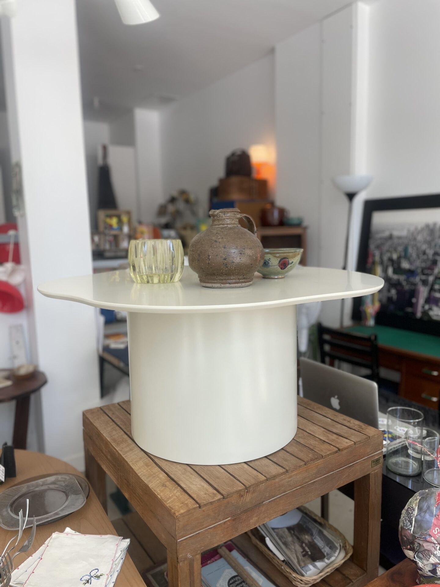 Table basse bois peint blanc argile « Estelle » – Image 2