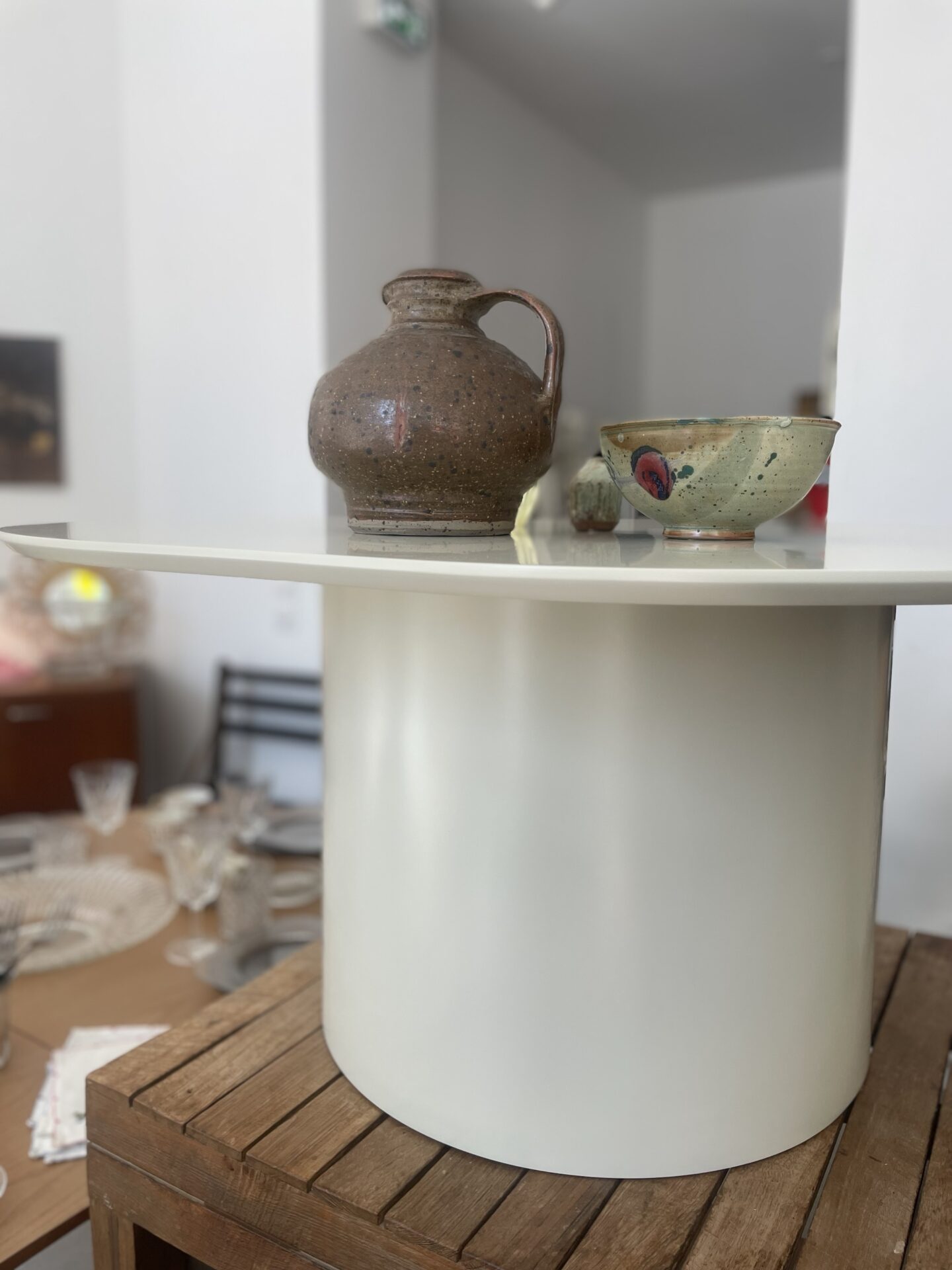 Table basse bois peint blanc argile « Estelle » – Image 3