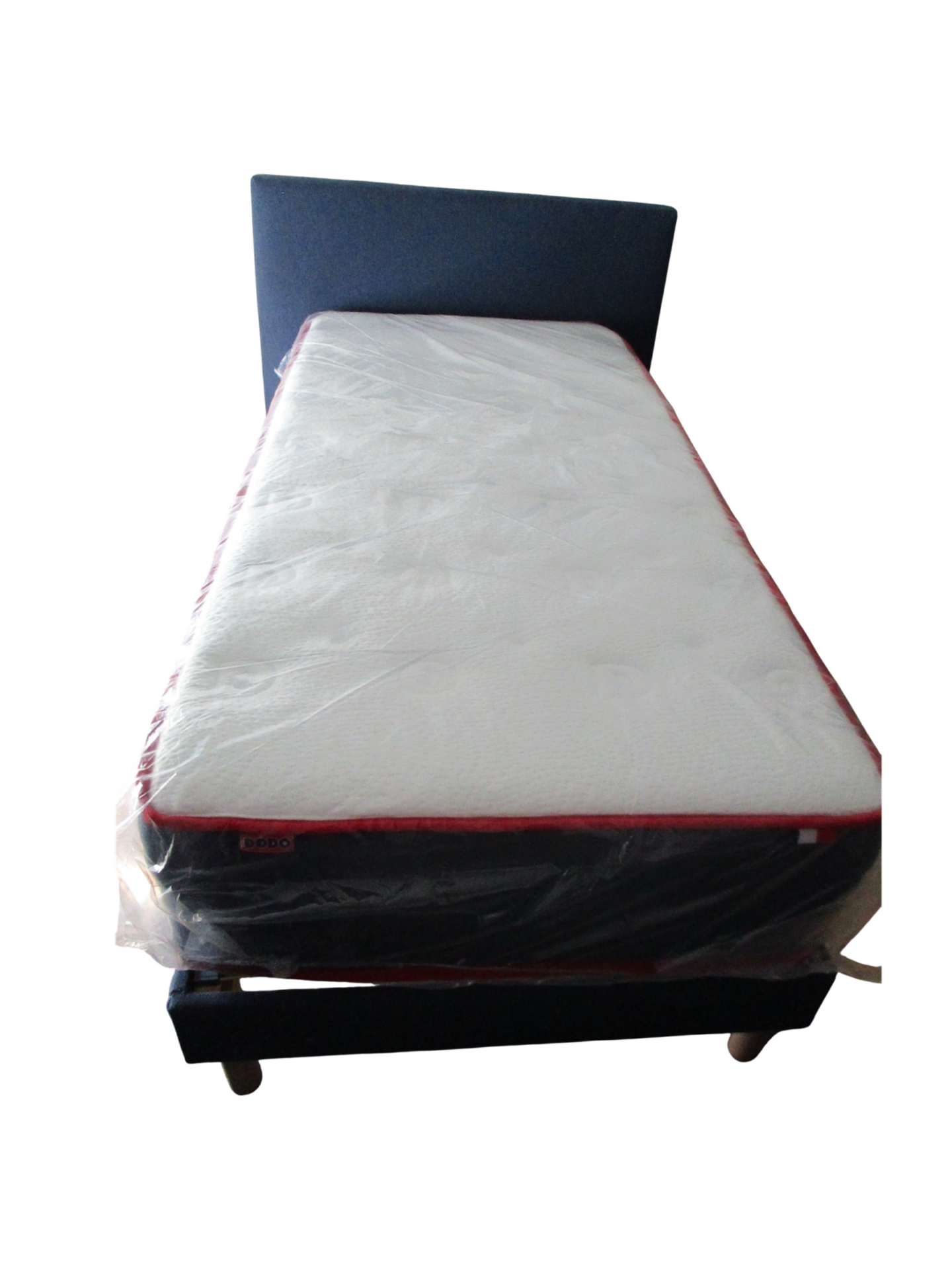 Ensemble lit simple : matelas, sommier, tête de lit, cadre de lit