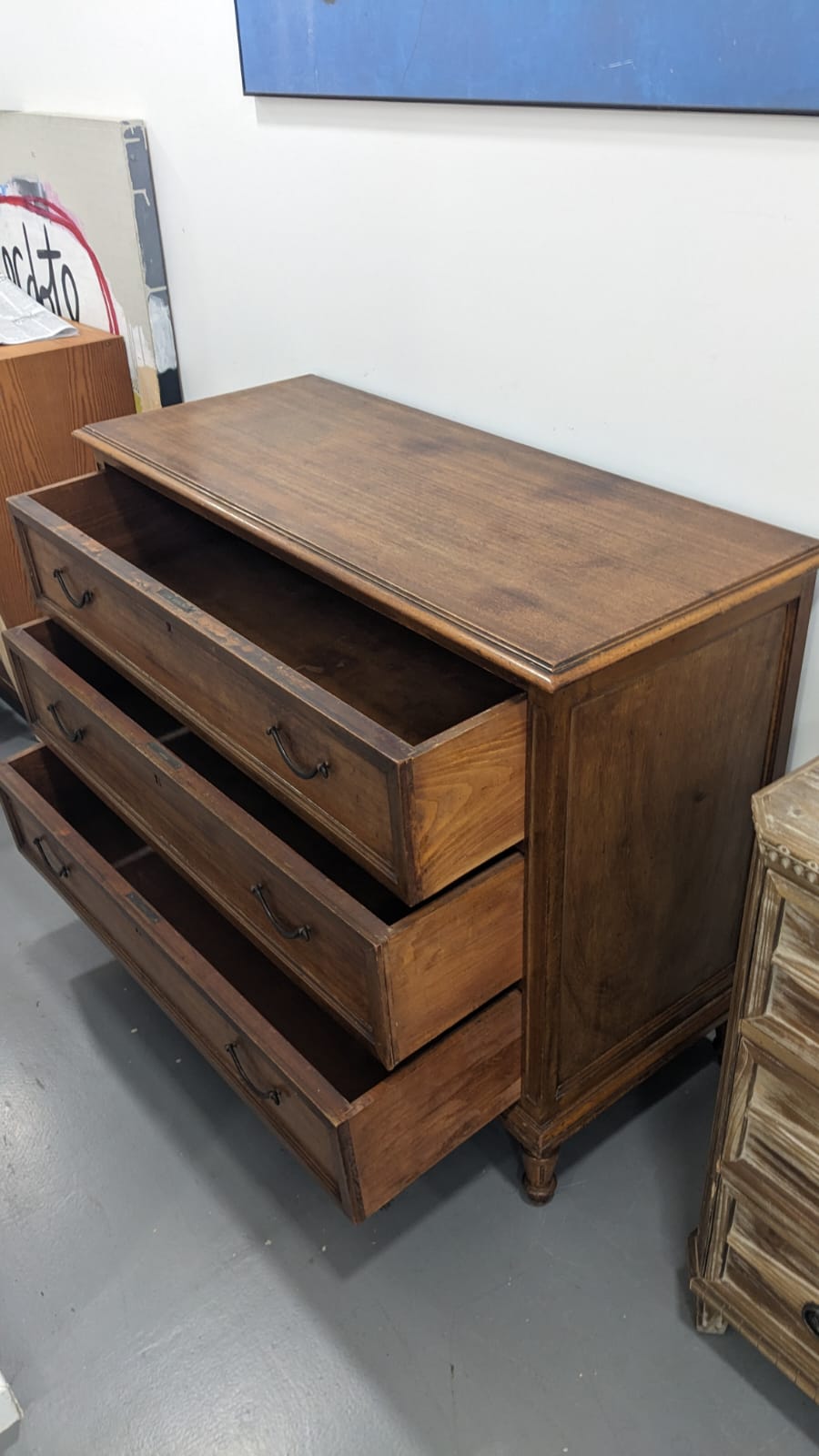 Commode de style Louis XVI en bois massif – Image 5