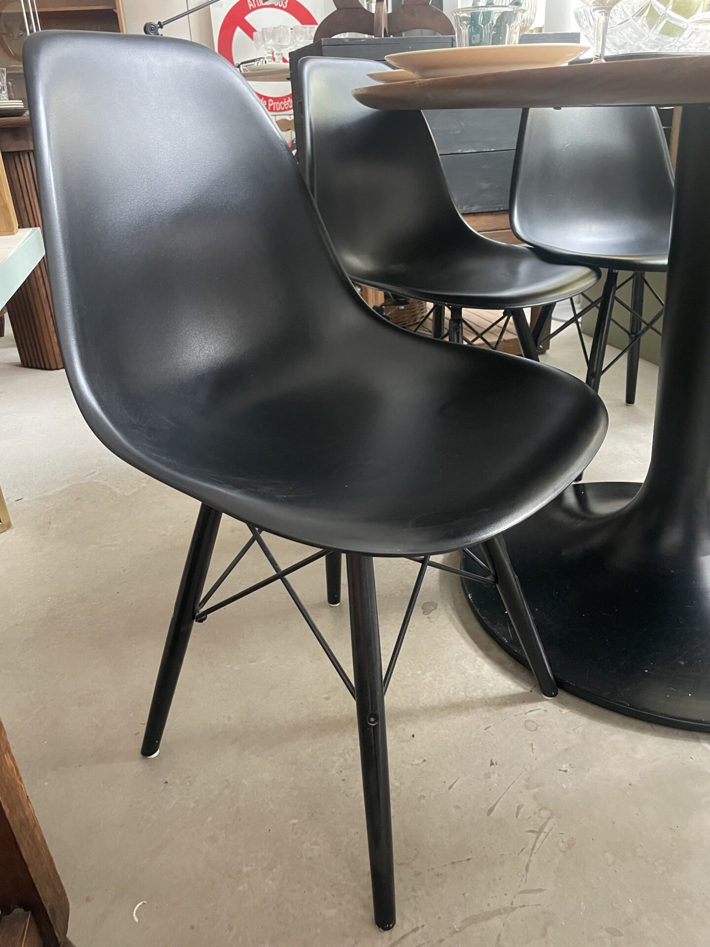 5 chaises modernes noires – Image 5