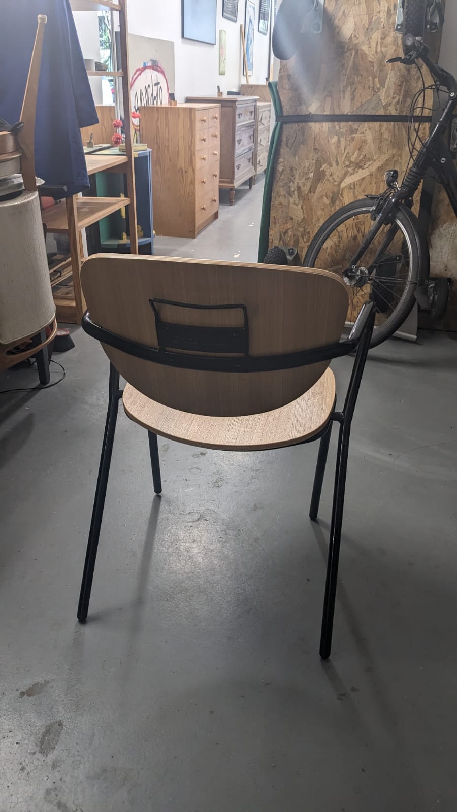 Ada : Chaise en frêne et métal – Image 6