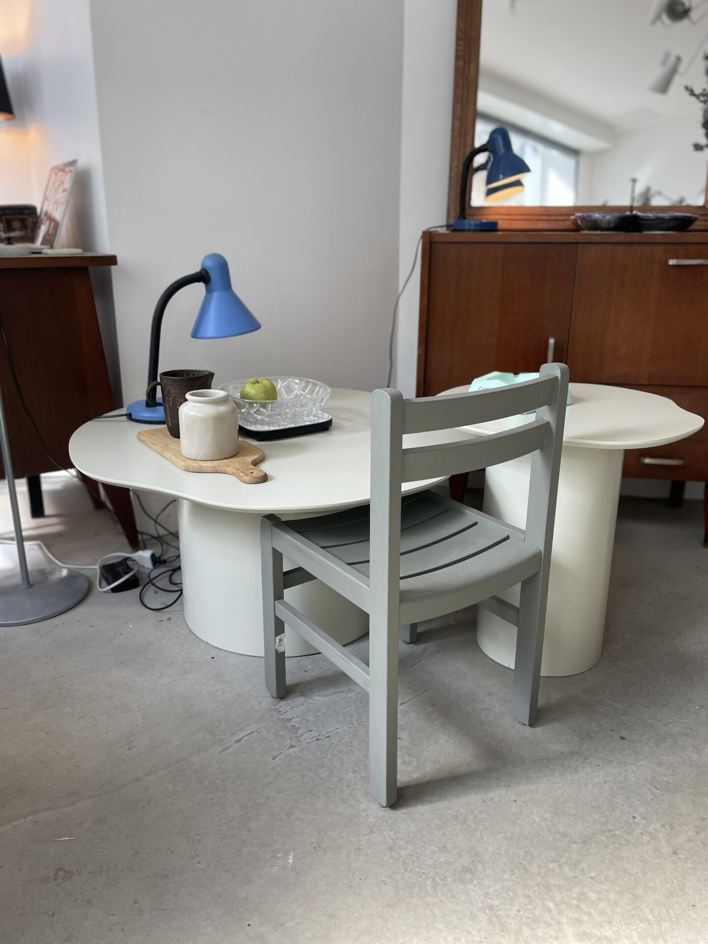 Petite table basse / bout de canapé en bois peint blanc argile « Esther » – Image 2