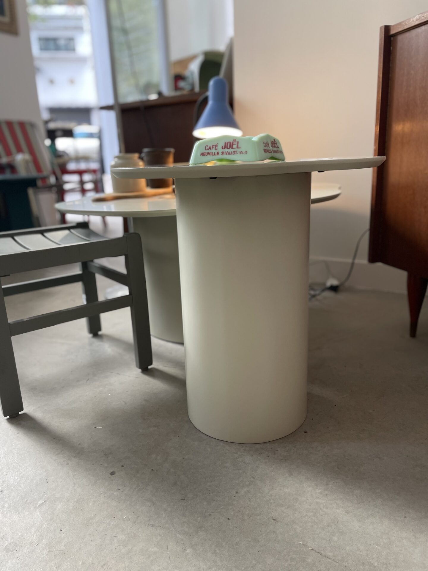 Petite table basse / bout de canapé en bois peint blanc argile « Esther » – Image 4