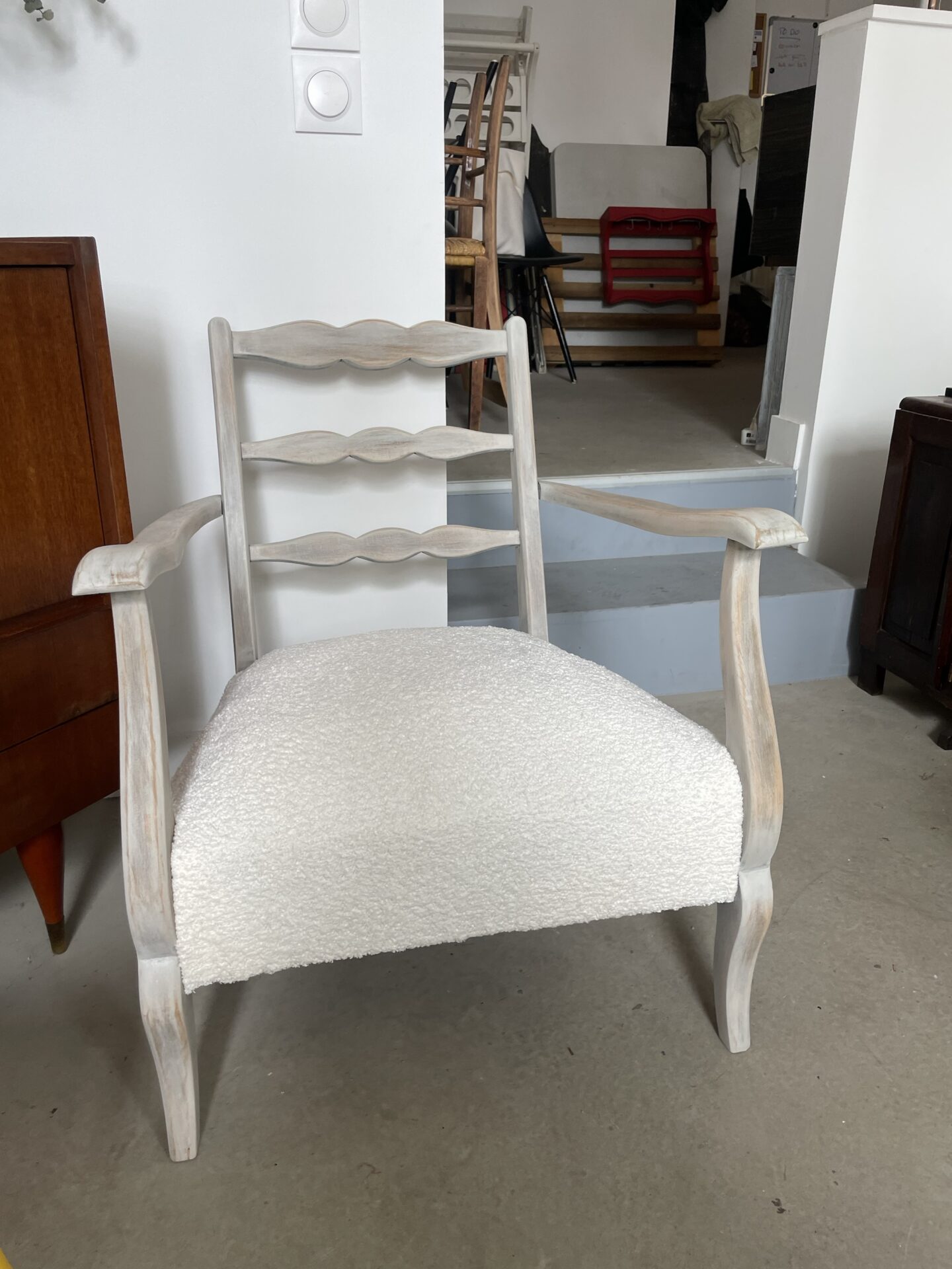 Fauteuil ancien revisité – Image 3